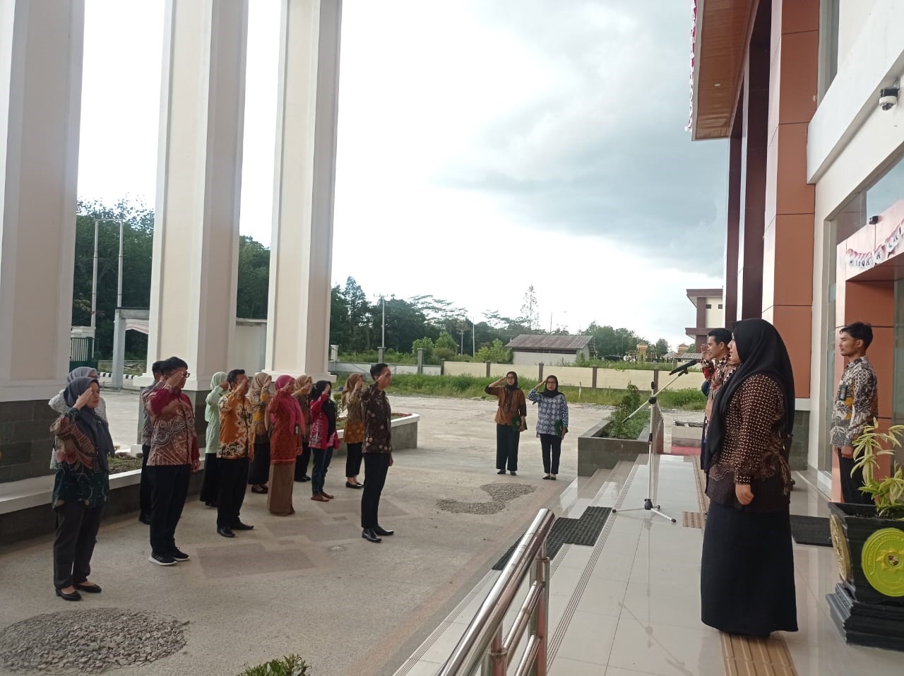 405. Kegiatan Rutin Apel Jumat Sore di Kantor Pengadilan Agama Pulang Pisau